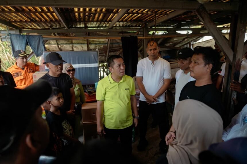 Logopit 1757134223392 Bupati Karawang Sambangi Lokasi Kebakaran Nagasari: Didampingi Sekda bersama Kapolres dan Dandim, Serahkan Bantuan