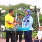 Logopit 1758445528694 20 Tahun Pengabdian, Guru SD di Karawang ini Dihadiahi Umrah oleh Bupati