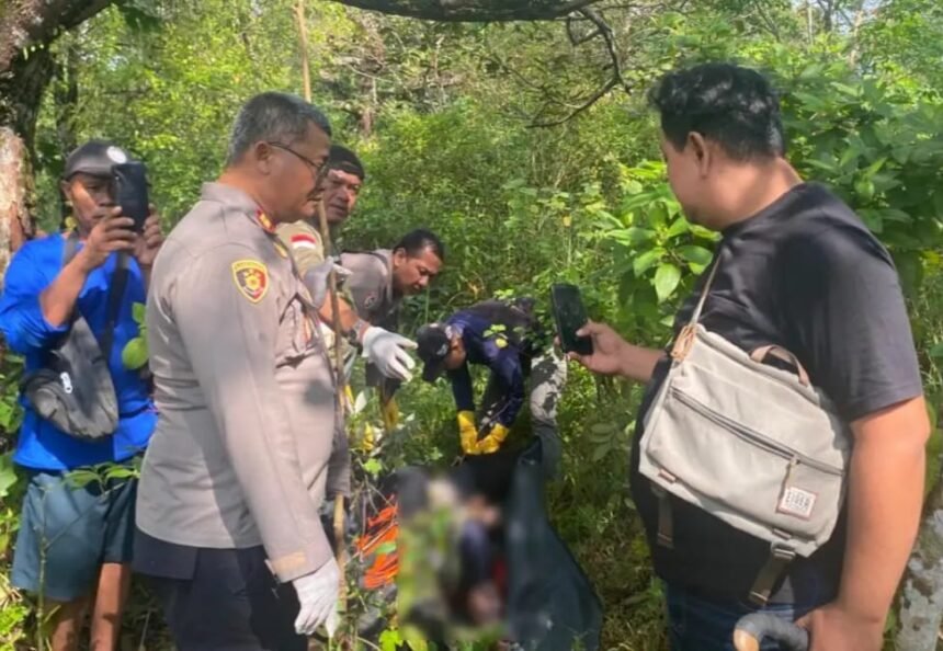 IMG 20251011 WA0003 Geger Warga Surade, Pria Ditemukan Tewas Gantung Diri di Pohon Durian