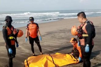 IMG 20251014 WA0003 Nelayan Hilang di Pantai Tegalbuleud Ditemukan Meninggal Dunia, Tiga Hari Pencarian Berakhir Duka