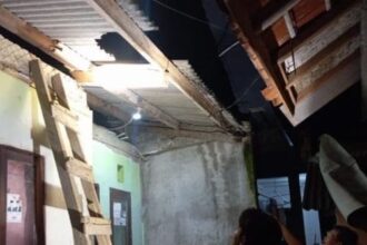 IMG 20251017 WA0002 Hujan Deras dan Angin Kencang Terjang Sukabumi, Belasan Rumah Rusak dan Pohon Tumbang