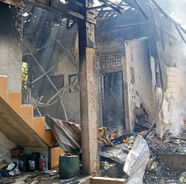 IMG 20251025 WA0000 Akibat Arus Pendek, Rumah Permanen di Sagaranten Sukabumi Hangus Terbakar