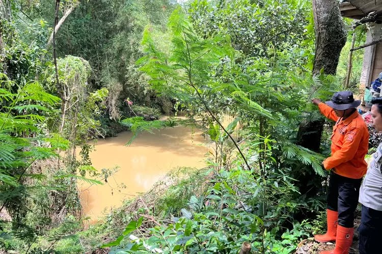 Hujan Deras Picu Longsor di Selatan Sukabumi, Dua Rumah Warga Terancam 1 IMG 20251027 WA0010 Hujan Deras Picu Longsor di Selatan Sukabumi, Dua Rumah Warga Terancam