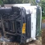 IMG 20251030 WA0022 Truk Boks Pengangkut Paket Terguling di Turunan Cimarinjung Ciemas Sukabumi