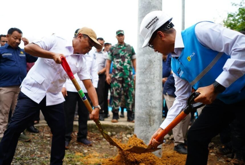 dirut pln darmawan prasodjo pancang tiang listrik Bukti Negara Hadir, Pemerintah Targetkan 1.285 Desa Terang di 2025