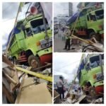 IMG 20251104 WA00221 Truk Fuso Bermuatan Tanah Seruduk Pedagang Mie Ayam di Cibadak, Pasutri Alami Luka Serius