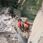 IMG 20251111 WA0007 Rumah Dua Lantai Ambruk di Warudoyong, Satu Keluarga Kehilangan Tempat Tinggal