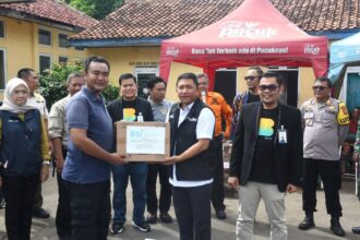 IMG 20251114 WA0009 BSI Salurkan Bantuan untuk Penyintas Banjir Cisolok, Wabup Sukabumi Apresiasi Kepedulian