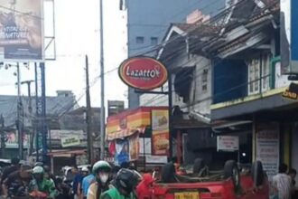 IMG 20251116 WA0009 Fortuner Ngantuk Nyelonong Jalur Lawan, Angkot Berpenumpang Penuh Remuk Dihantam