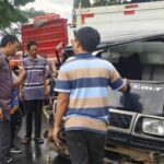 IMG 20251118 WA0005 Hindari Angkot, Dua Mobil Boks Adu Moncong di Cicurug, Sopir Terjepit di Kabin