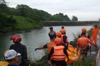 IMG 20251119 WA0024 Dua Pemancing Terseret Ombak di Pantai Cikeueus Ditemukan Tewas, Satu Korban Masih Dicari