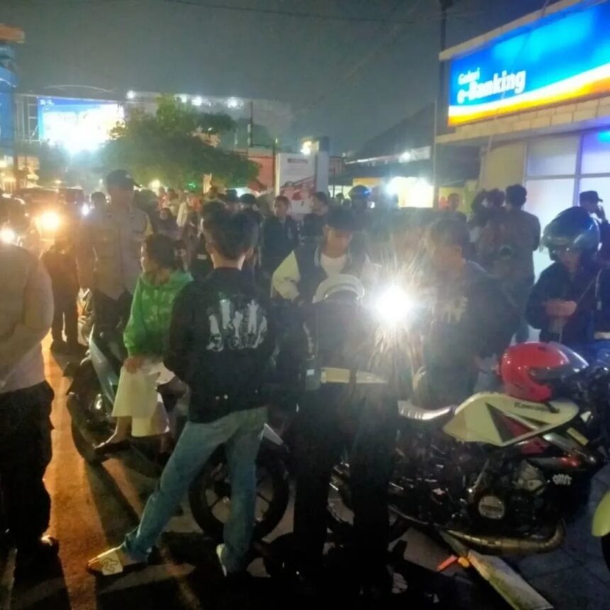 IMG 20251123 WA0001 Polsek Baros Gelar Operasi Gabungan Knalpot Brong, Pengendara Langsung Kena Tindak