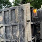 IMG 20251124 WA0003 Truk Tronton Bermuatan Limestone Terguling di Cimenteng, Lalin Sempat Macet Panjang