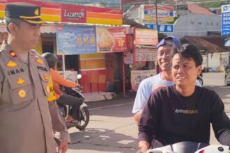 IMG 20251124 WA0004 Operasi Zebra Lodaya 2025, Kapolsek Baros Beri Teguran Humanis untuk Pengendara Tak Pakai Helm