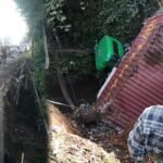 IMG 20251126 WA0007 Truk Kontainer Terjun dari Jembatan Tugu Macan di Sukalarang, Sopir Selamat