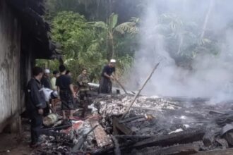 IMG 20251127 WA0015 Rumah Panggung Milik Lansia Ludes Terbakar Saat Ditinggal Melayat di Sekarsari Kalibunder