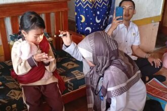 IMG 20251129 WA0005 Bocah 7 Tahun di Caringin Sukabumi Derita Penyakit Langka, Mata Tak Bisa Berkedip Sejak Lahir