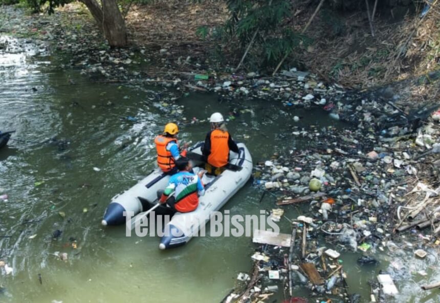 Logopit 1763297023033 KTP bareng Pemdes dan Warga Bersihkan Sungai Cimareleng, Cegah Banjir dan Sampah Plastik Mengalir ke Citarum