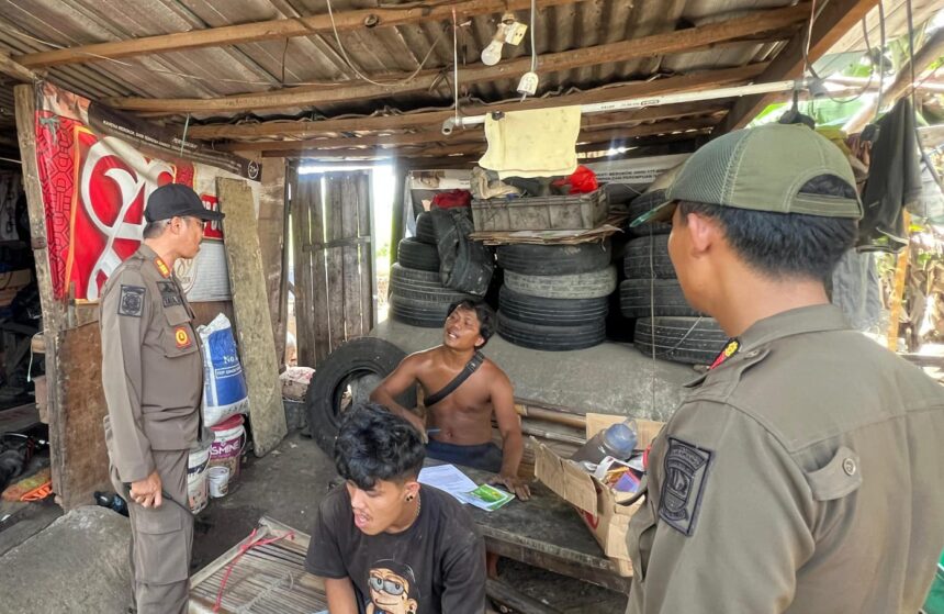 bangunan liar di interchange karaba Satpol PP Layangkan SP3, Pembongkaran Bangunan Liar di Akses Tol Karaba Tinggal Tunggu Hari