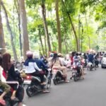 Wisata Kebun Kembang di Desa Cikampek Timur, Karawang, selalu ramai pengunjung setiap kali hari libur. (Telusurbisnis)