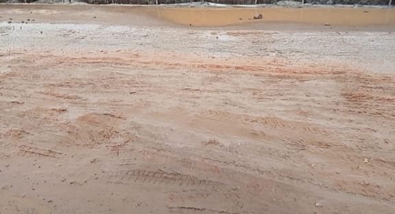 IMG 20251223 WA0080 Material Proyek Jalan Tirtasari - Karangsinom Membahayakan Pengendara Motor