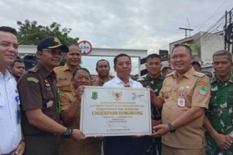 Bupati Aep Syaepuloh sesaat meresmikan Underpass Gorowong di Karawang Timur. (Telusurbisnis)