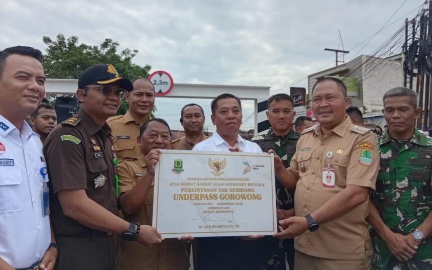 Peresmian Underpass Gorowong Disambut Meriah, Bupati Aep Ajak Warga Sambut Kebebasan Kemacetan 1 Bupati Aep Syaepuloh sesaat meresmikan Underpass Gorowong di Karawang Timur. (Telusurbisnis)