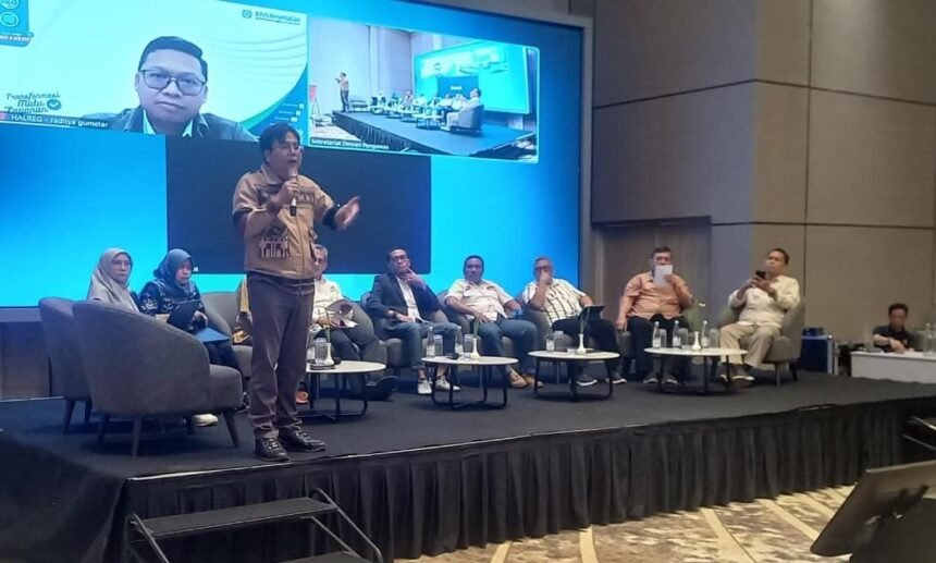 Dewas BPJS Kesehatan Siruaya Utamawan menyampaikan materi dalam Focus Group Discussion (FGD) di Bogor. (Telusurbisnis)