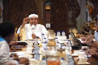 Gubernur Jabar Dedi Mulyadi menggelar pertemuan dengan pengusaha dan pemkab guna mengakomodasi aspirasi serikat pekerja sekaligus memberi kepastian hukum bagi dunia usaha.(ist)