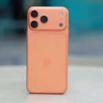 Pertarungan Sengit! iPhone 17 Pro Max vs Samsung, Siapa Raja Penjualan 2025?