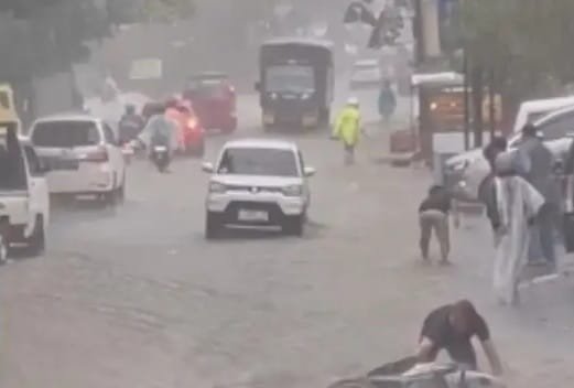 jalan raya siliwangi banjir Banjir! Diguyur Hujan Seharian Jalan Raya di Kota Sukabumi Hilang