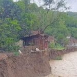 Kampung Cisarua yang terisolir akibat banjir luapan Sungai Cidadap. (Prima Arno/Mediaseruni)