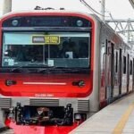 Kereta rel listrik (KRL) jenis Commuter line.