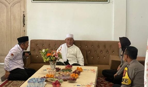 Kapolres Sukabumi Kota AKBP Rita Suwandi bersinergi dengan ulama guna menciptakan kondusifitas selama nataru 2025/2026. (Prima Arno/Telusurbisnis)