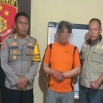 Kapolsek Gunungpuyuh Iptu Didin Waslidin (kiri) usai memberi keterangan pers terkait penangkapan tersangka pencuri tas mahasiswa Sukabumi. (Prima Arno/Telusurbisnis)