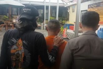 Petugas menggelandang AS, curanmor kawakan ke ruang pemeriksaan. (Prima Arno/Telusurbisnis)