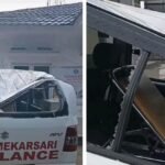 Kondisi ambulans Pemdes Mekarsari pasca tertimpa pohon tumbang. (Prima Arno/Telusurbisnis)