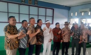 Beranda 46 Gubernur Dedi Mulyadi foto bersama setelah MoU dengan PT Deli Indonesia Office Technology dan PT CBL Solusi Logistik. (Ist)