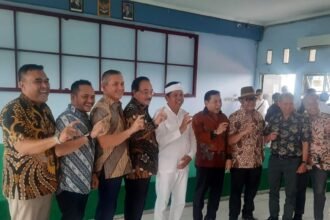 Gubernur Dedi Mulyadi foto bersama setelah MoU dengan PT Deli Indonesia Office Technology dan PT CBL Solusi Logistik. (Ist)