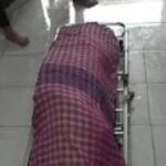 Jasad nenek Karangligar berusia 80 tahun yang tewas tenggelam di rumahnya saat dievakuasi. (Ist)