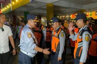 Bupati Asep Japar tinjau malam tahun baru dari Terminal Cibadak. (Prima Arno/Telsurbisnis)