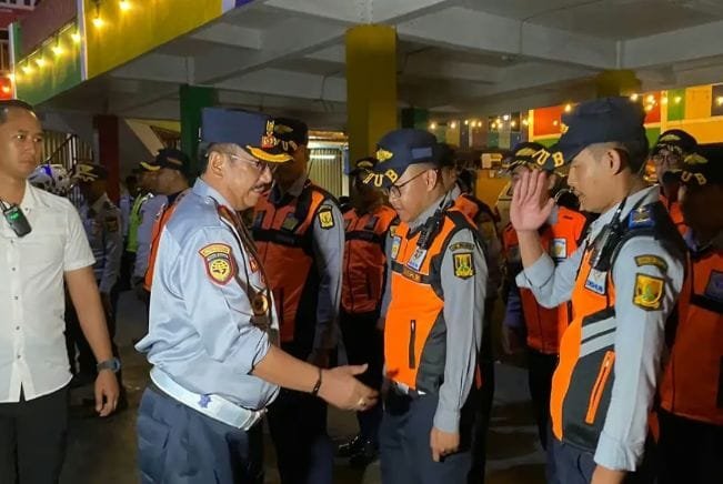 Bupati Asep Japar tinjau malam tahun baru dari Terminal Cibadak. (Prima Arno/Telsurbisnis)