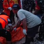 Proses evakuasi mayat wisatawan asal Jakarta yang hilang empat hari lalu. (Prima Arno/Telusurbisnis)