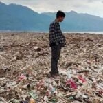 Penampakan hamparan sampah kain di Pantai Talanca Sukabumi. (Prima Arno/Telusurbisnis)