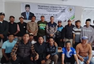 Anggota DPRD Kabupaten Sukabumi dari Fraksi Partai Amanat Nasional (PAN), Edi Sudrajat, reses di Desa Kutajaya. (Prima Arno/Telusurbisnis)