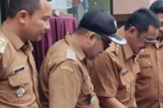 Bupati Asep Japar saat meresmikan empat infrastruktur strategis di Kecamatan Warungkiara. (Prima Arno/Telusurbisnis)