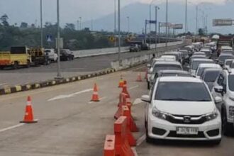 IMG 20260215 WA0074 Long Weekend Imlek Lumpuhkan Gerbang Tol Bocimi, Lonjakan Kendaraan Capai Belasan Ribu