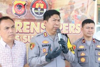 Kapolres Sukabumi AKBP Samiam memberi keterangan pers terkait keterlibatan ibu tiri korban sebagai terlapor. (Prima Andi/Telusurbisnis)
