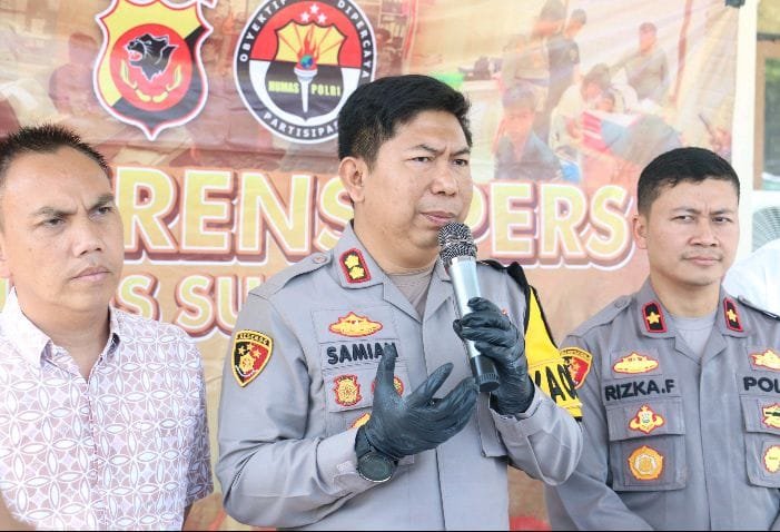 Kapolres Sukabumi AKBP Samiam memberi keterangan pers terkait keterlibatan ibu tiri korban sebagai terlapor. (Prima Andi/Telusurbisnis)