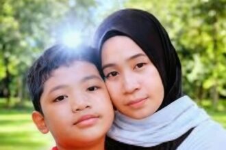 Foto kenang-kenangan almarhum NS bersama ibu kandungnya Lisnawati. (Prima Arno/Telusurbisnis)